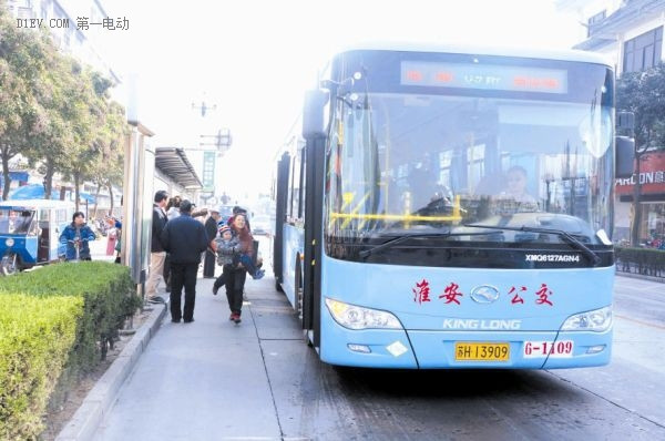 300輛新能源公交車交付淮安 金龍客車創(chuàng)江蘇最大訂單