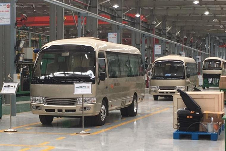 中植發(fā)布?xì)淙剂?輪邊驅(qū)動(dòng)/碳纖維車身客車產(chǎn)品 將打造“一條龍”新能源產(chǎn)業(yè) 