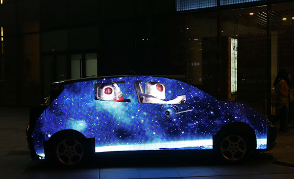 純電動車的創(chuàng)新玩法 晨風(fēng)北京街頭秀“隱形” 技能