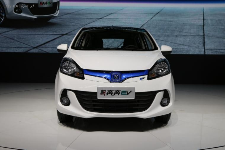 長(zhǎng)安新奔奔EV純電動(dòng)汽車(chē)
