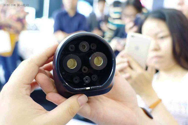 出行充電更無(wú)憂 廣州車展特斯拉發(fā)布新國(guó)標(biāo)充電適配器