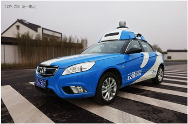 全自動(dòng)首游 北汽百度無(wú)人車(chē)“搶鮮”上路