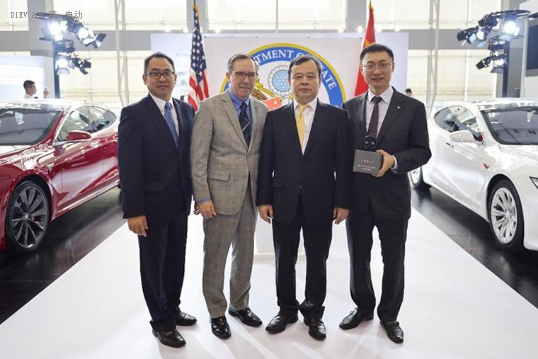 特斯拉发布新国标充电适配器 助力新能源汽车行业发展