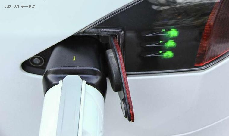 特斯拉發(fā)布新國標充電適配器 助力新能源汽車行業(yè)發(fā)展