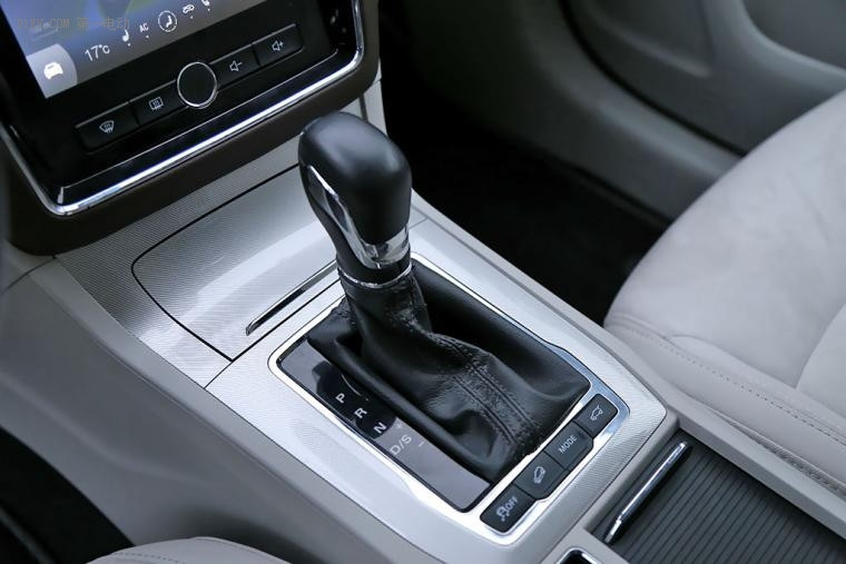 榮威eRX5搭載智能人機交互系統(tǒng)/綜合工況油耗1.6L/100km