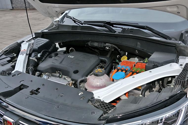 榮威eRX5搭載智能人機交互系統(tǒng)/綜合工況油耗1.6L/100km