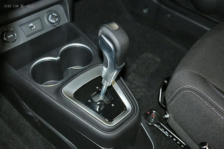 細節(jié)設(shè)計細致入微表現(xiàn)不俗 江淮iEV6E新車介紹