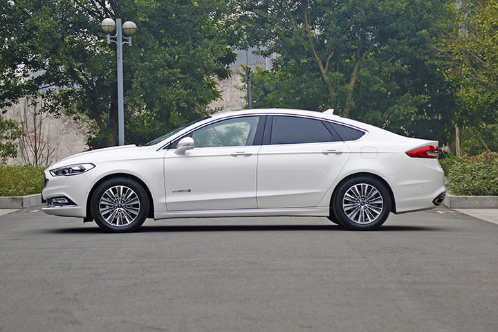 忘掉美国油老虎实测2017款顶配福特蒙迪欧混动版