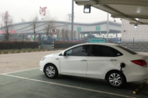 開著江淮iEV5“大嘴”回老家，送輛純電動給老爸