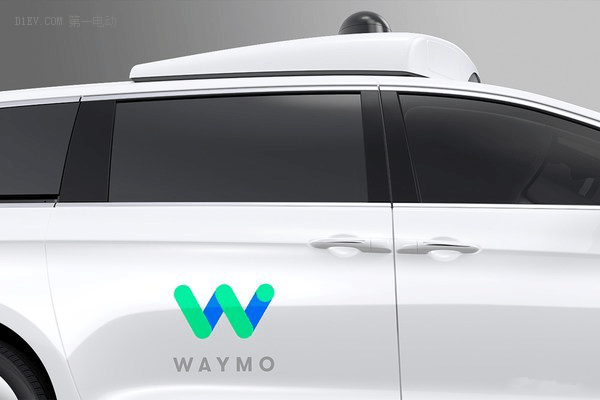 搭載Waymo新一代自動駕駛系統(tǒng)的克萊斯勒Pacifica混合動力車