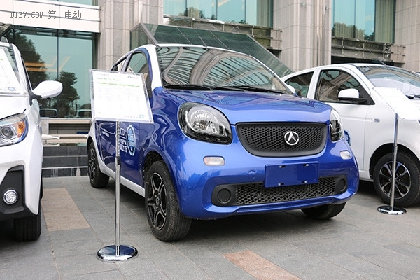 EV晨報(bào) | 新能源乘用車全年銷量32萬輛;上海新能源車補(bǔ)貼新政爭(zhēng)取一季度出;2016年山東低速電動(dòng)車產(chǎn)銷均超60萬輛