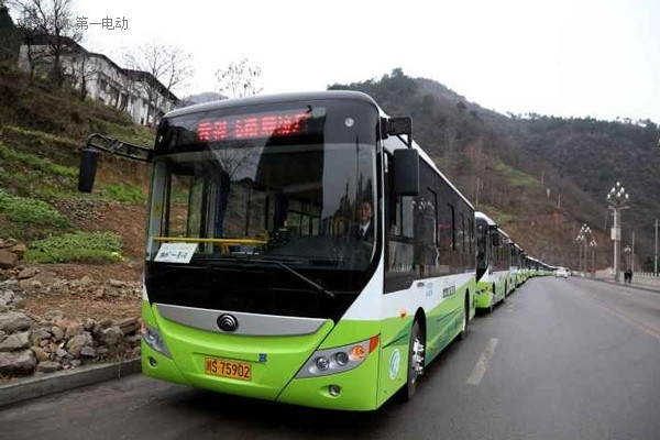 四川万源首批20辆纯电动公交车投入运行