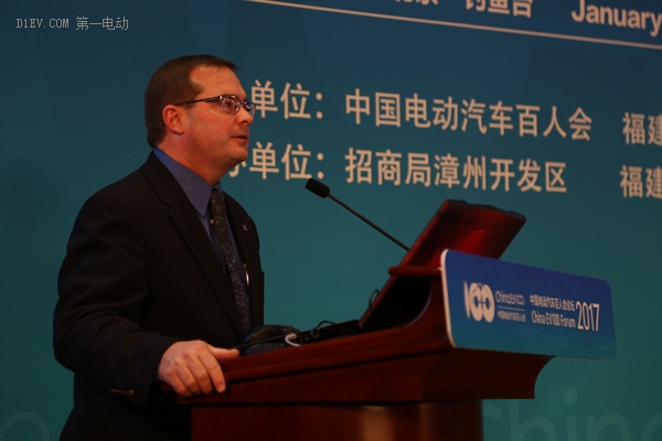 美國密歇根大學(xué)教授James Sayer