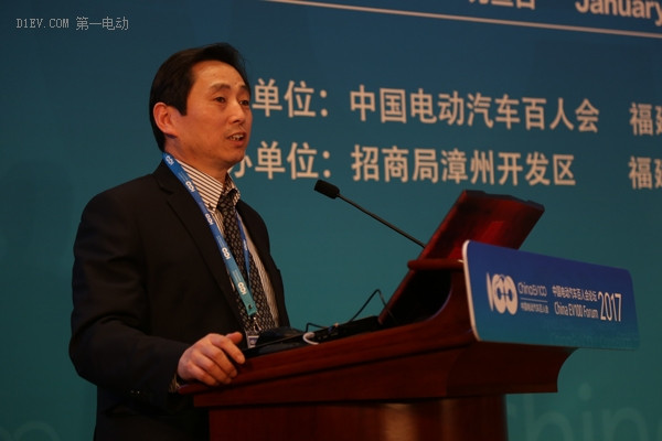 清華大學(xué)教授成波