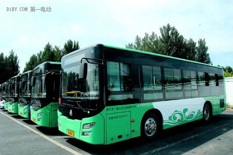 安徽六安市民过年体验百辆新能源公交车
