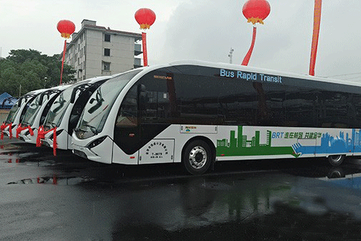 青年純電動車