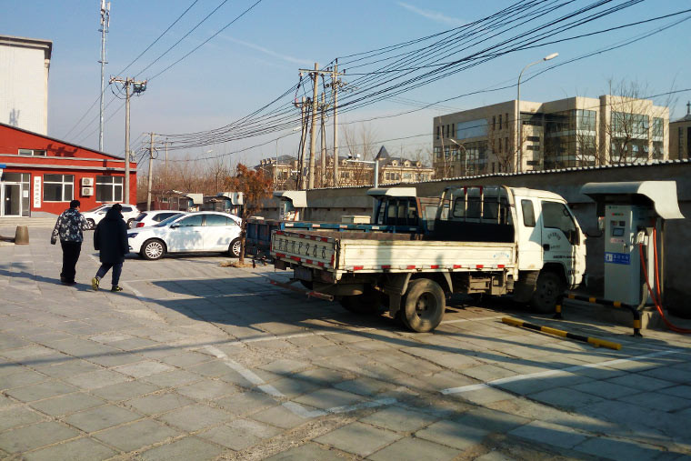 抓住雪季的小尾巴 開電動車如何玩轉京城周邊滑雪場(上)