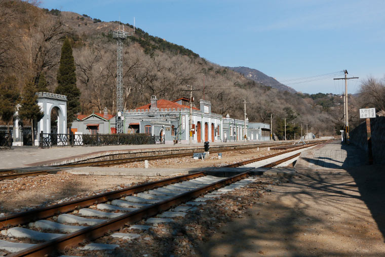 抓住雪季的小尾巴 開電動車如何玩轉京城周邊滑雪場(上)