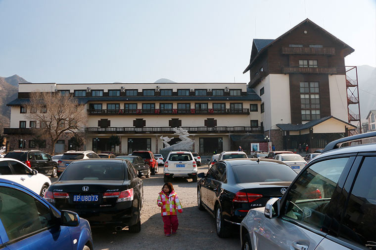 抓住雪季的小尾巴 開電動車如何玩轉京城周邊滑雪場(上)