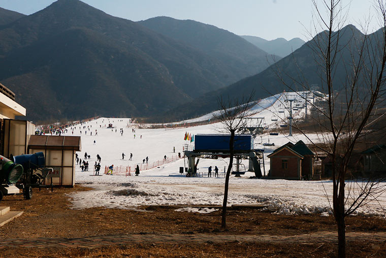 抓住雪季的小尾巴 開電動車如何玩轉京城周邊滑雪場(上)