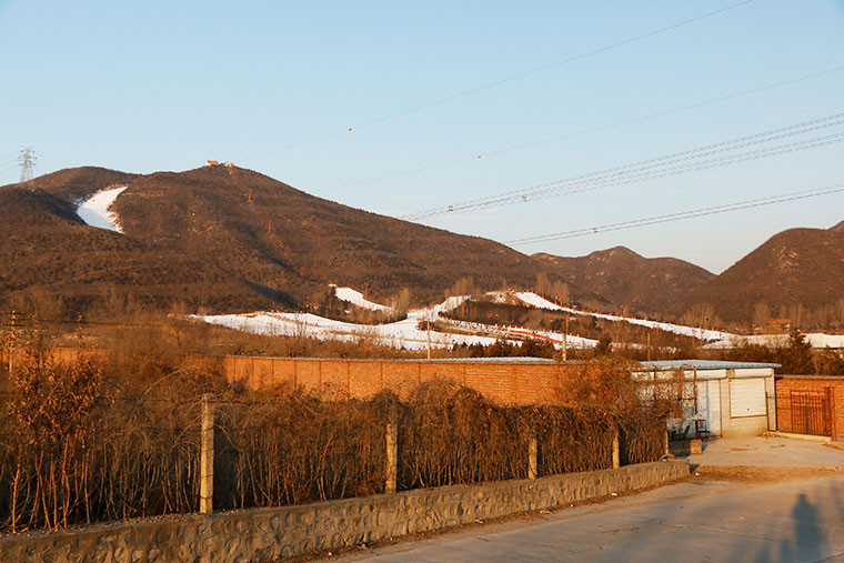 抓住雪季的小尾巴 開電動車如何玩轉京城周邊滑雪場(上)