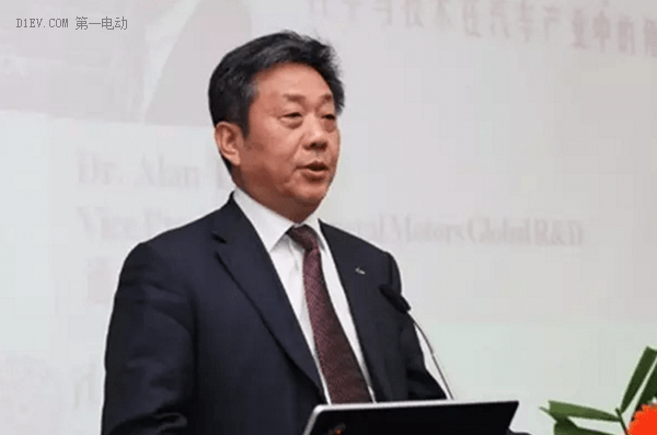 中國汽車工業(yè)協(xié)會常務(wù)副會長兼秘書長、四輪低速電動車標(biāo)準(zhǔn)起草組組長董揚(yáng)
