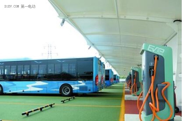 2016年無錫市建成各類充電站32座、充電樁1884臺(tái)