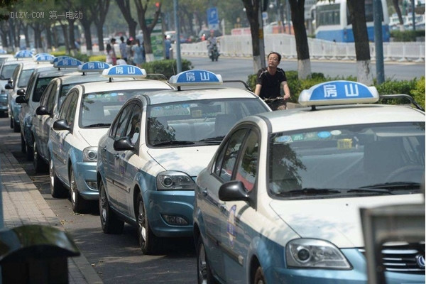 北京出租車全面電動(dòng)化？資金、續(xù)航里程成最大憂慮