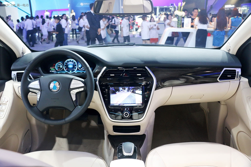 售30.38萬起，巡航增加100km 騰勢(shì)400純電動(dòng)汽車上市