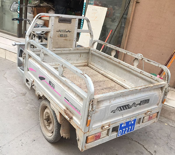 汪阿姨的電動(dòng)三輪車(chē)上藍(lán)牌