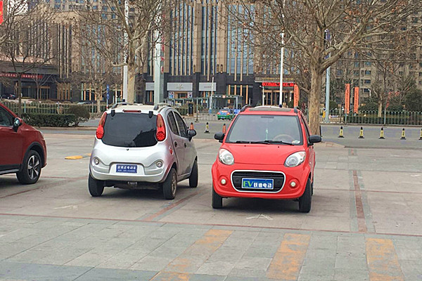 微電調(diào)研 | 讓出租車(chē)司機(jī)又愛(ài)又恨的三/四輪電動(dòng)車(chē)