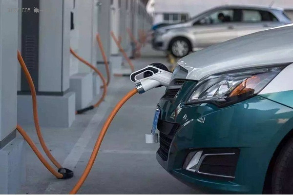 一周內(nèi)四家鋰電企業(yè)牽手車企 這釋放出何種信號(hào)？