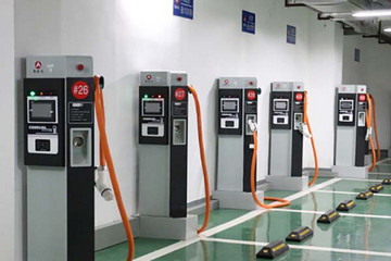 常州首座新能源公交车充电站启用 可供8辆车同时充电