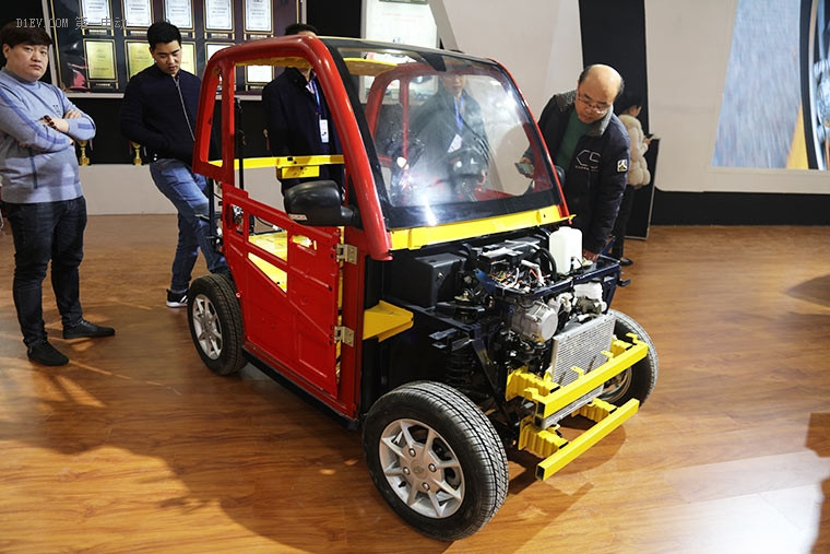 “百變小精靈” 南京嘉遠(yuǎn)多種版本靈族亮相濟(jì)南車展
