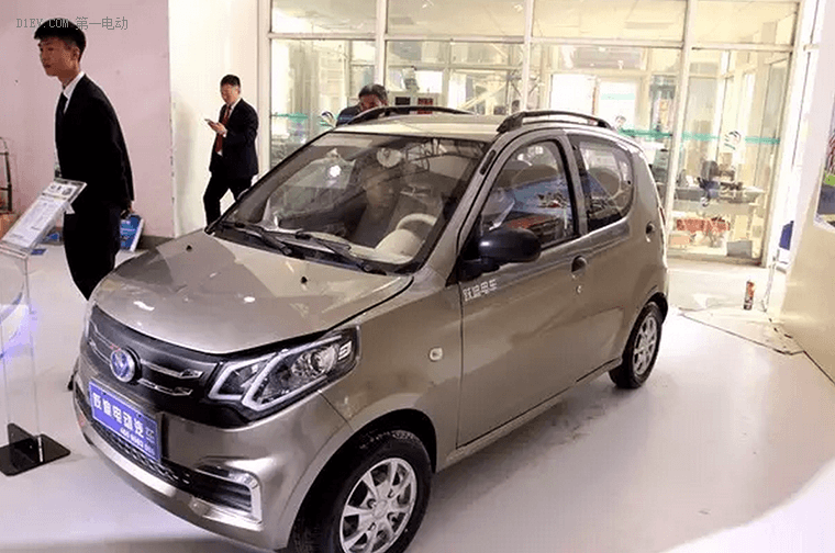 躍迪多款車型亮相濟(jì)南車展 YD360鋰電版首次發(fā)布