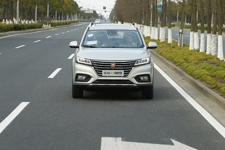 “不激進(jìn)”便可如紳士般優(yōu)雅 動(dòng)態(tài)試駕榮威eRX5插電混動(dòng)