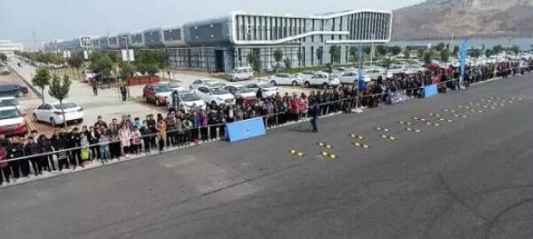 90分鐘成交600臺(tái)，雷丁汽車群星試駕會(huì)完美收官