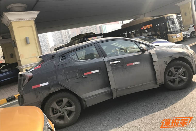 豐田C-HR國內(nèi)最新諜照 混合動力車型有望同步國產(chǎn)