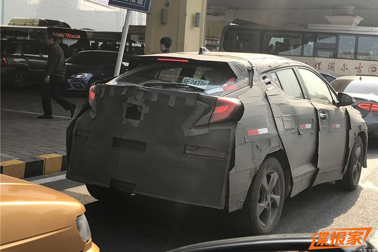 豐田C-HR國內(nèi)最新諜照 混合動力車型有望同步國產(chǎn)