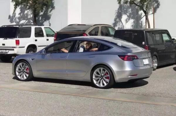 售30万特斯拉Model 3量产版测试照曝光！中国属最后一批交付国家