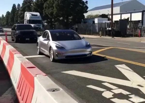 售30万特斯拉Model 3量产版测试照曝光！中国属最后一批交付国家