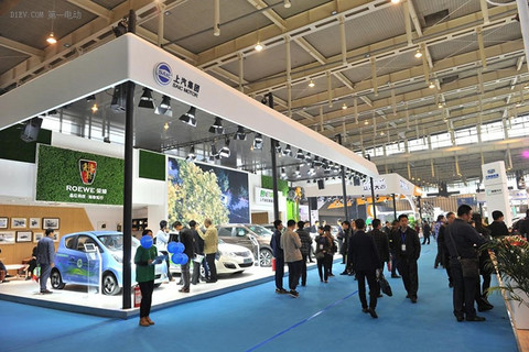 2017年第四届南京展开幕 低速锂电成趋势 高速车企布局中低端