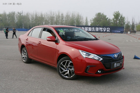 比亚迪秦EV300