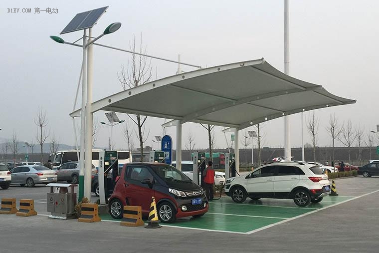 眾泰E200充電