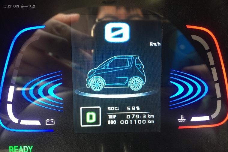 眾泰E200充電