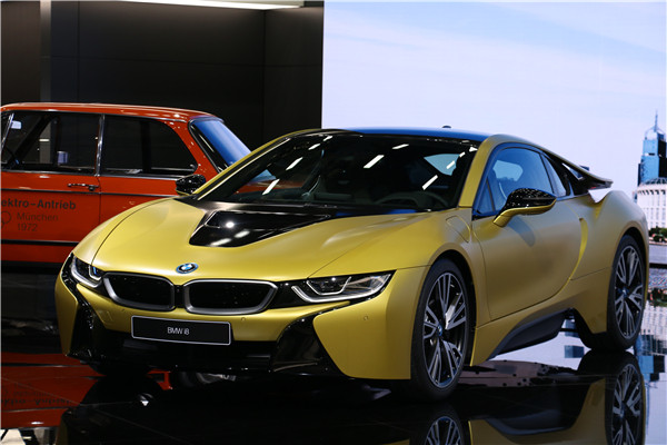 寶馬i8磨砂黃限量版亮相上海車展，年底前在華建設2500個充電樁