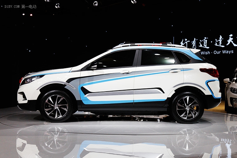 開啟400公里續(xù)航攻勢 北汽新能源純電SUV車型EX400L亮相