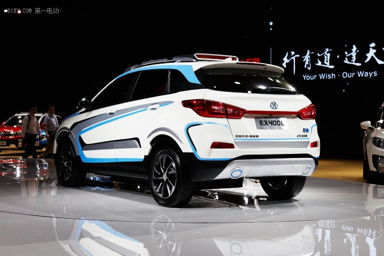 開(kāi)啟400公里續(xù)航攻勢(shì) 北汽新能源純電SUV車型EX400L亮相