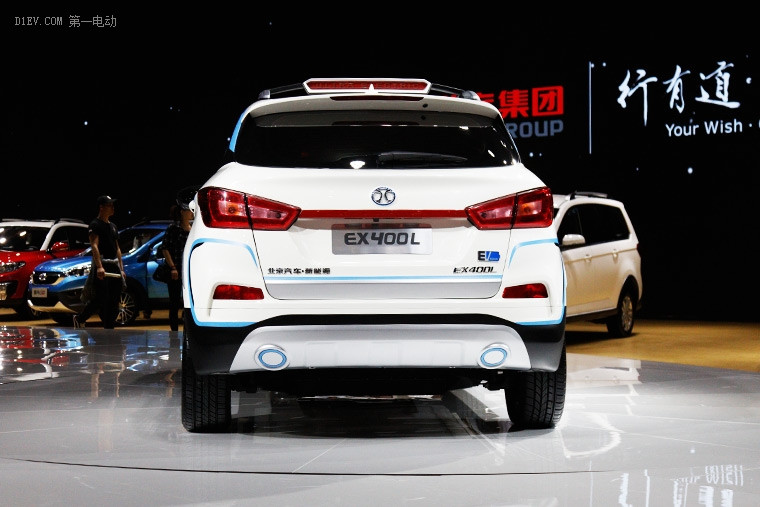 開(kāi)啟400公里續(xù)航攻勢(shì) 北汽新能源純電SUV車型EX400L亮相