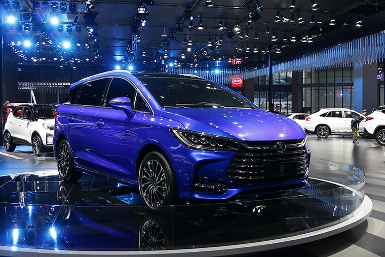 新能源領(lǐng)軍者 比亞迪新王朝、宋七座概念車亮相上海車展